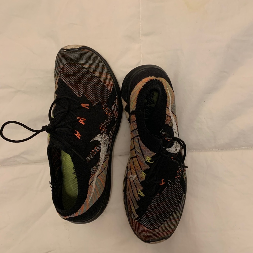 Athletic shoes